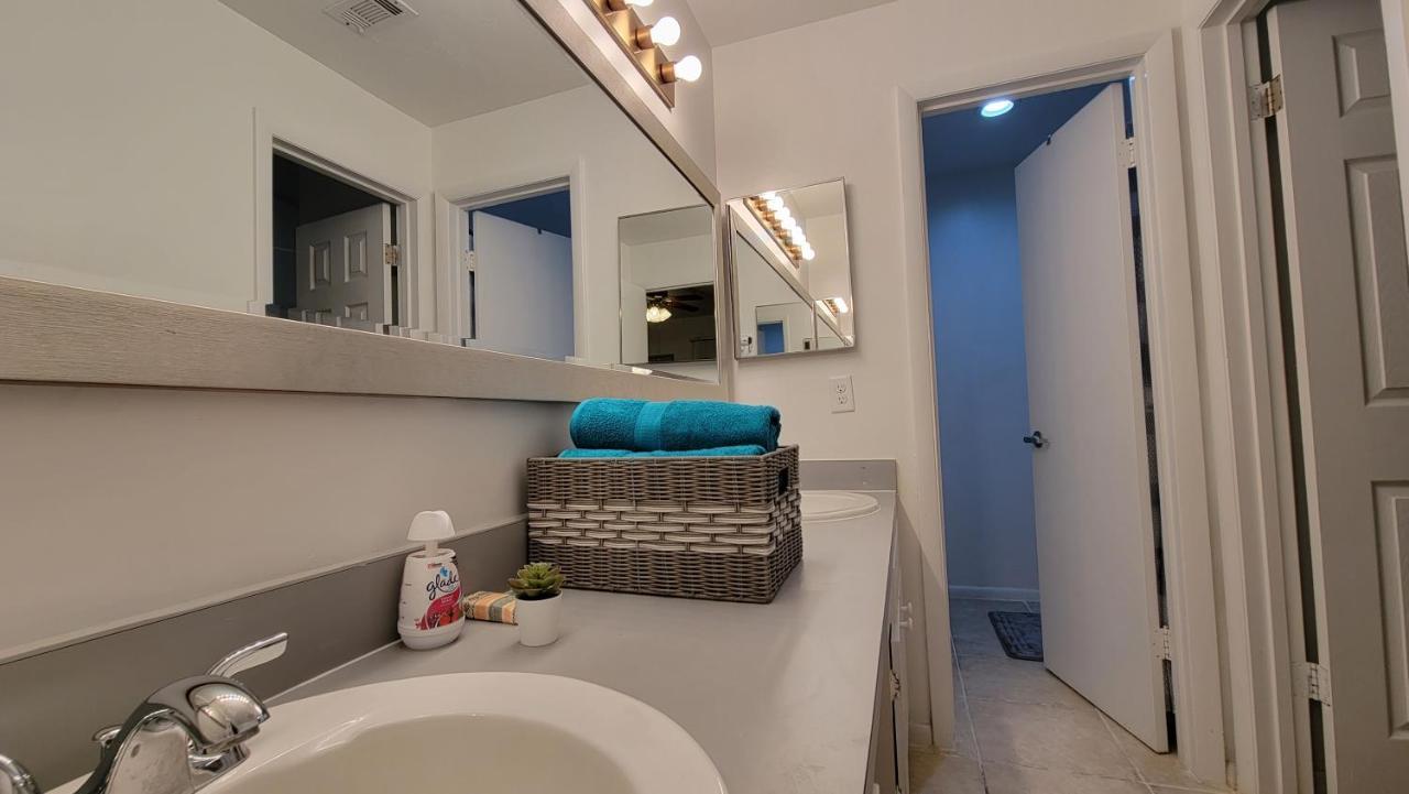 Beautiful Townhouse 2 Bedrooms 1 And A Half Bathrooms Next To Butler Plaza 1 Mile To Uf Apartment